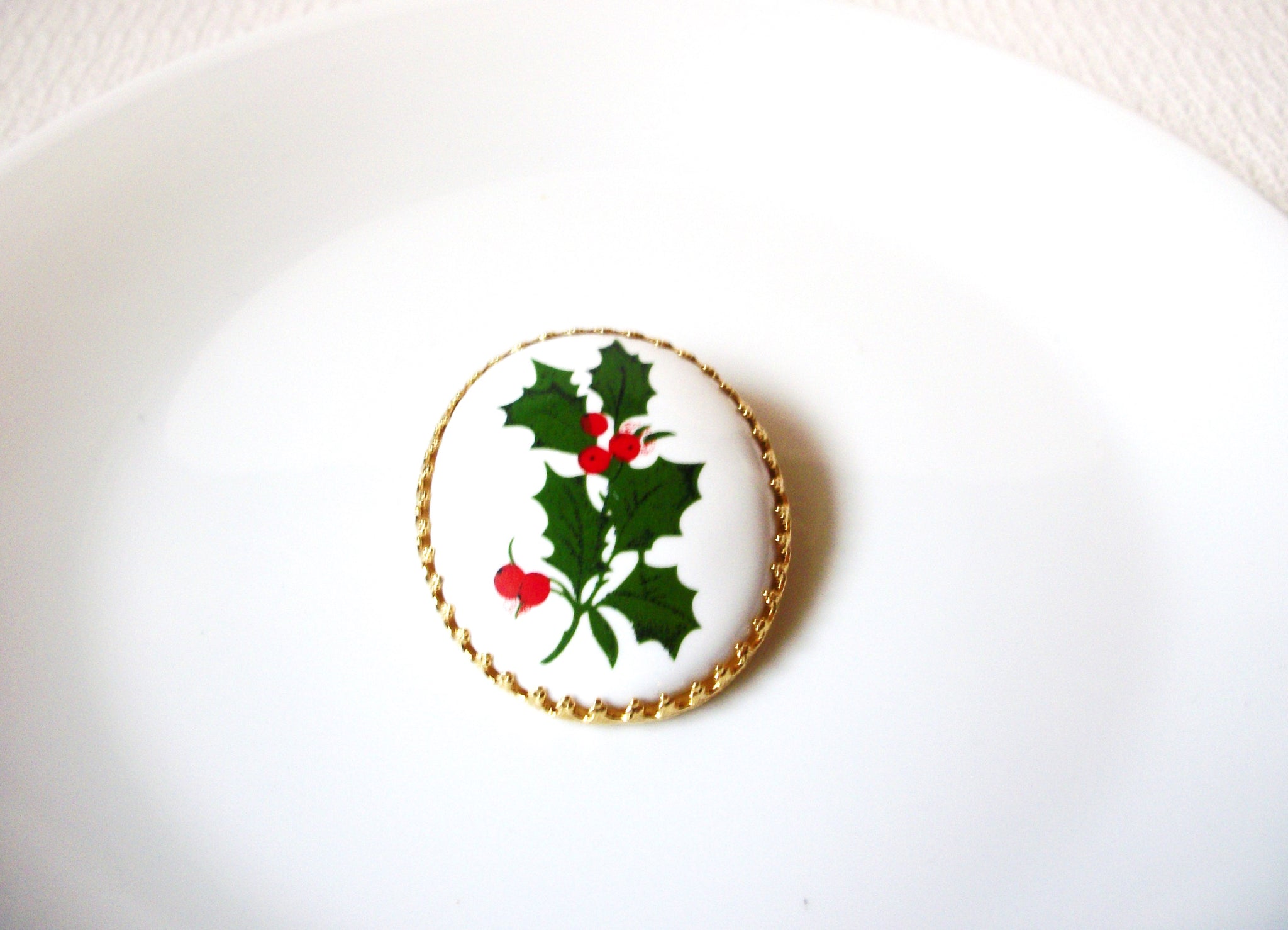 Vintage Gold Tone Bezel Christmas Glass Brooch Pin 71218S