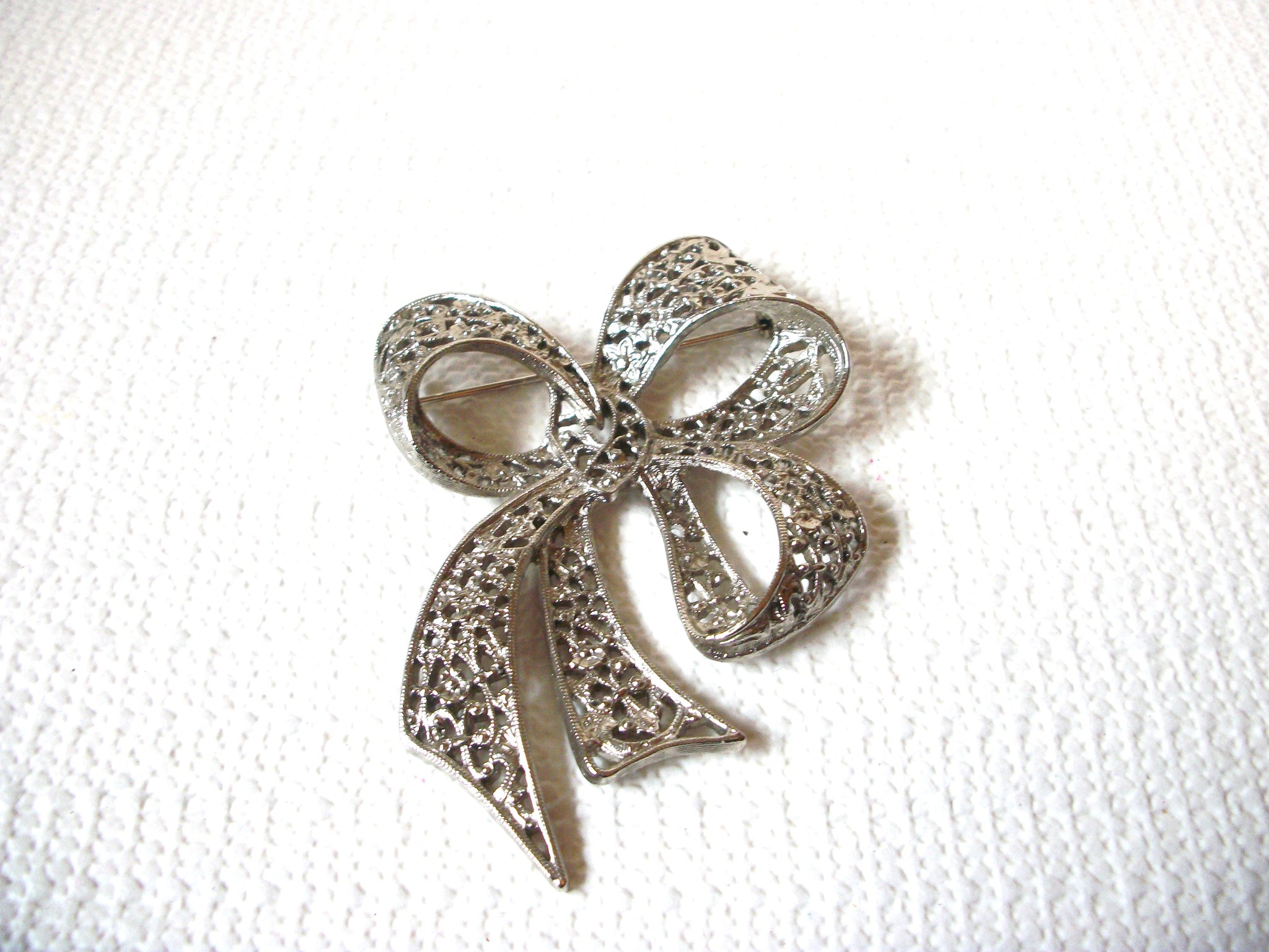 Vintage Large Silver Toned Bow Tie Brooch Pin 71218S