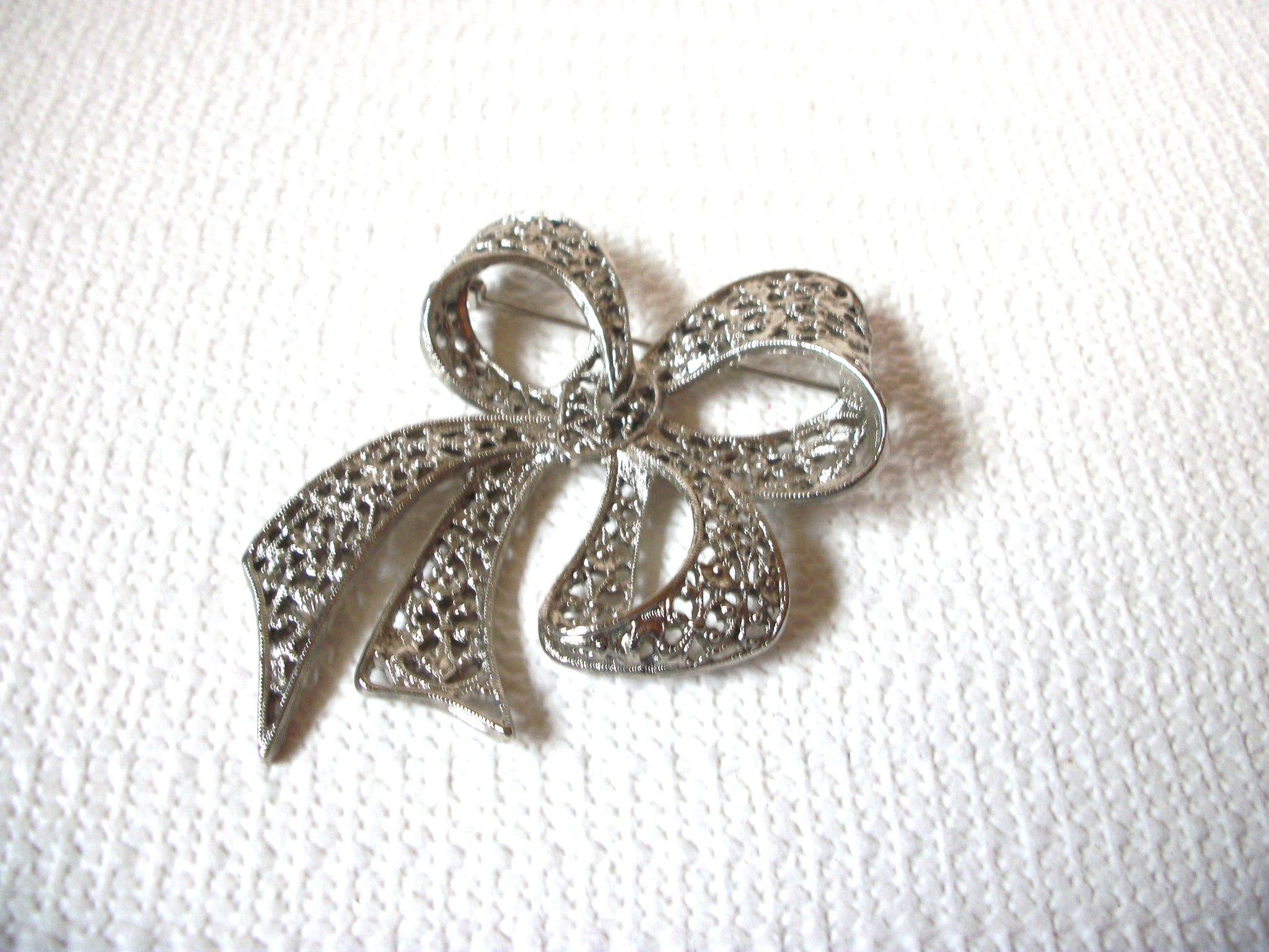 Vintage Large Silver Toned Bow Tie Brooch Pin 71218S