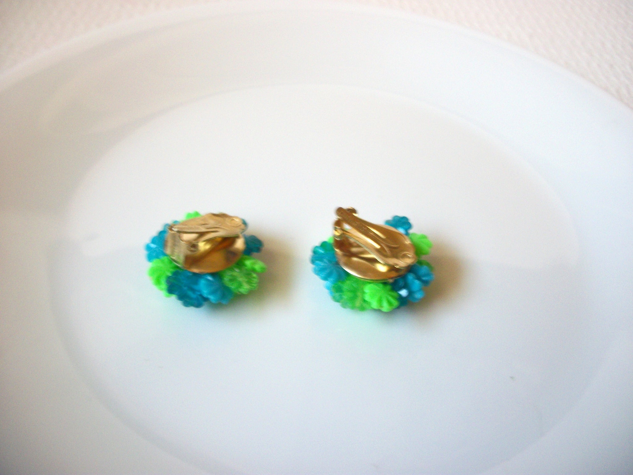 Vintage HONGKONG Floral Cip On Earrings 71218S