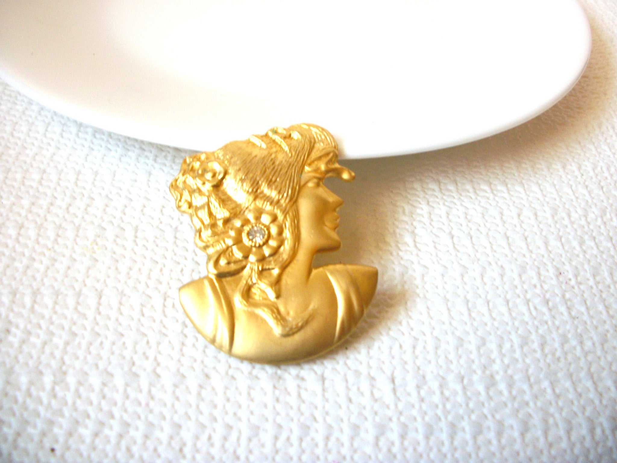 Vintage Cameo Lady Rhinestone Pin 71218S