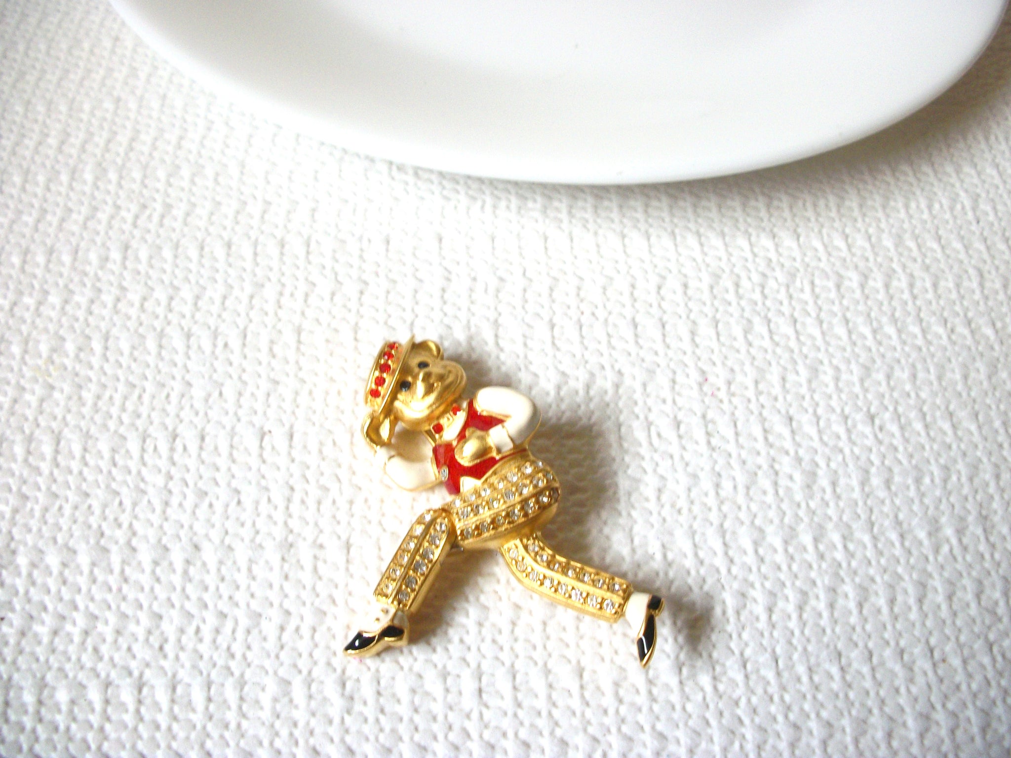 BOB MACKIE Stamped Gold Tone Enameled Dancing Bear Hinged Leg Rhinestone Pants Pin 71218