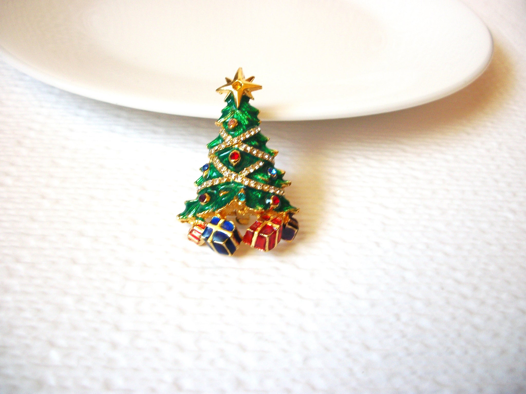 Vintage Christmas Rhinestone Tree Brooch Pin 102020