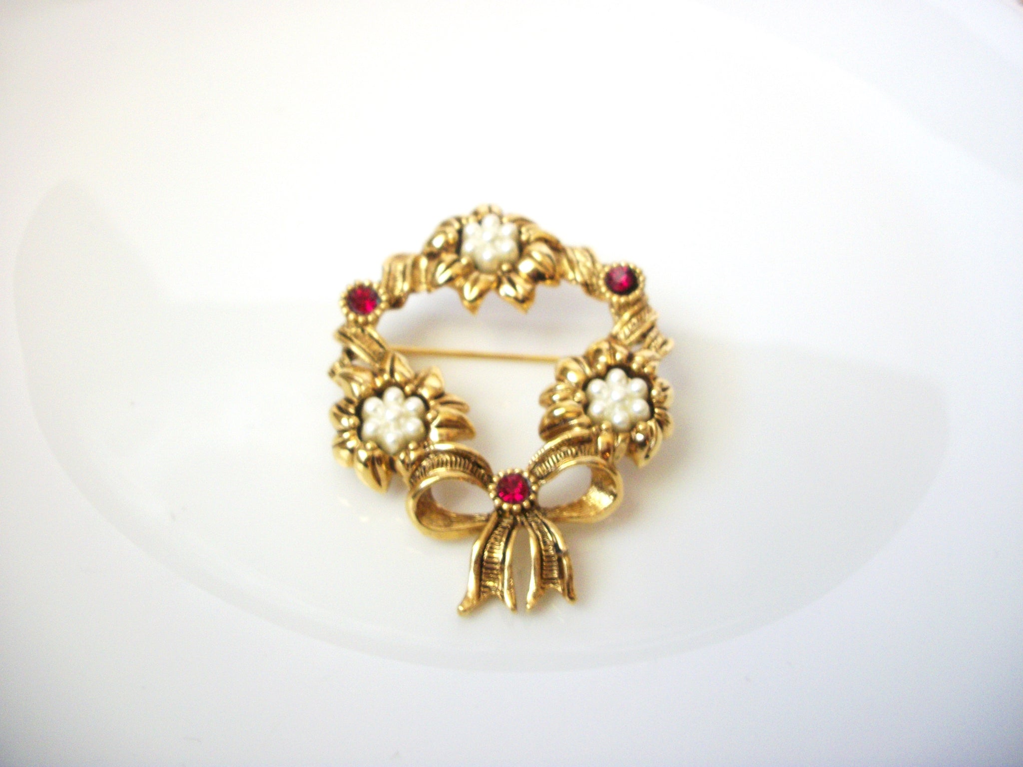 Vintage AVON Brooch, Gold Tone Pearls Ruby Rhinestones Wreath Pin 72518