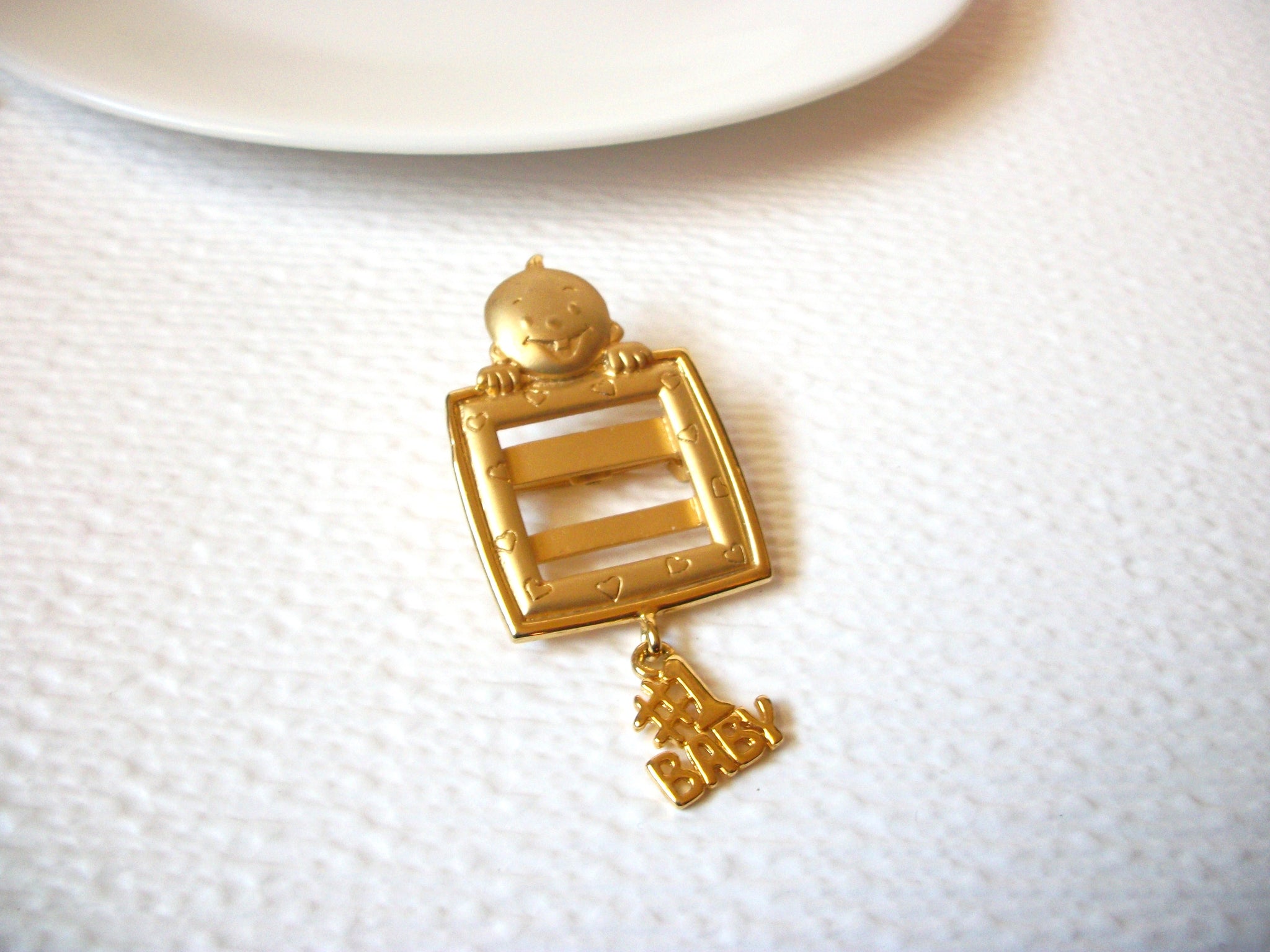 JJ Stamped Brooch, Gold Toned Baby 1 Frame Brooch Pin 72518