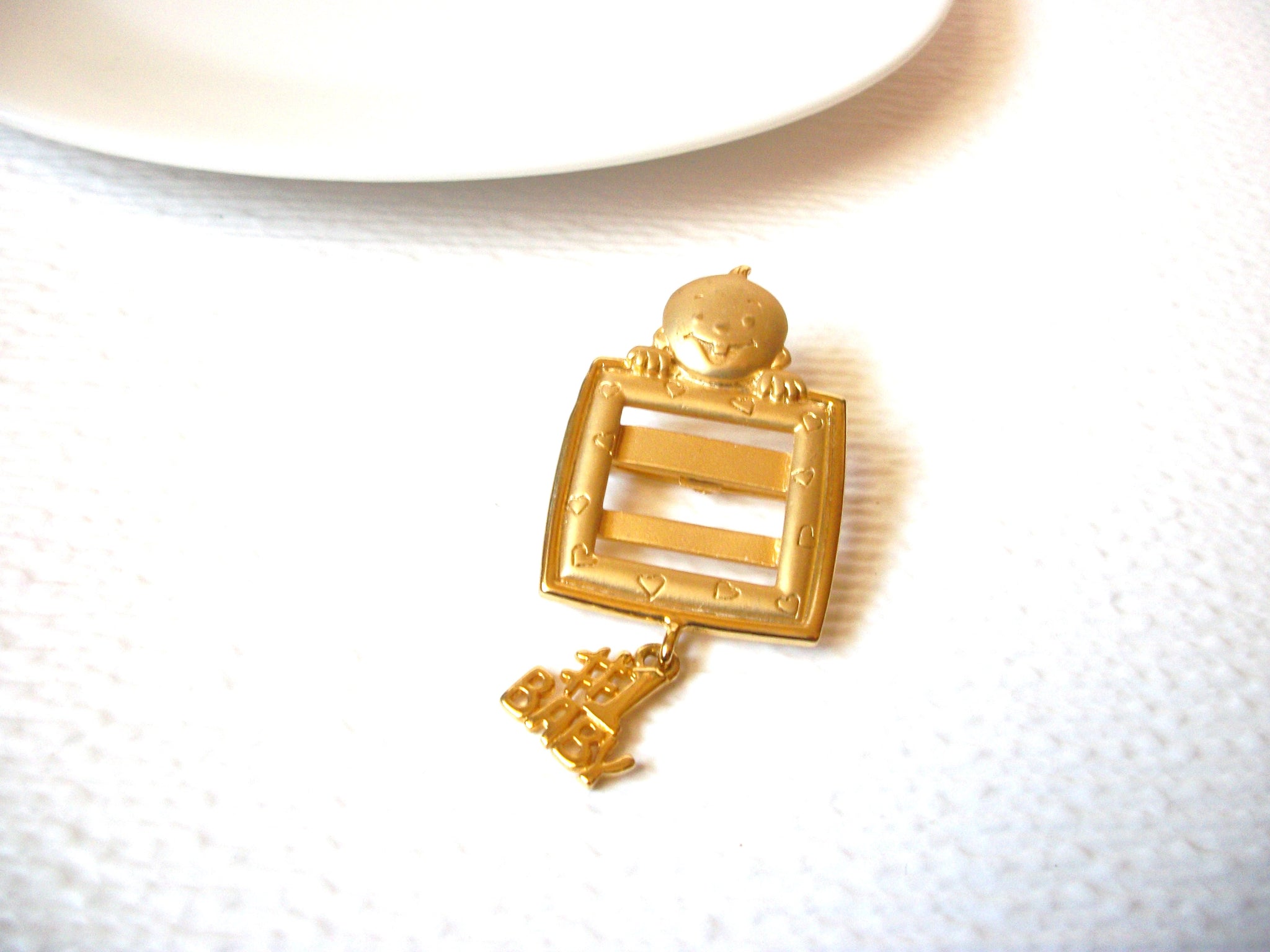 JJ Stamped Brooch, Gold Toned Baby 1 Frame Brooch Pin 72518