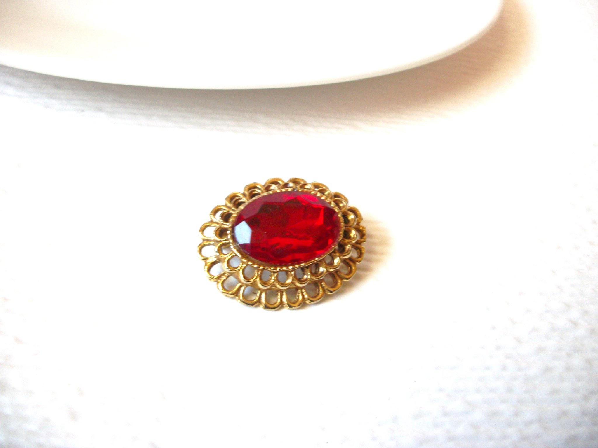 Vintage Red Glass Brooch Pin 72518