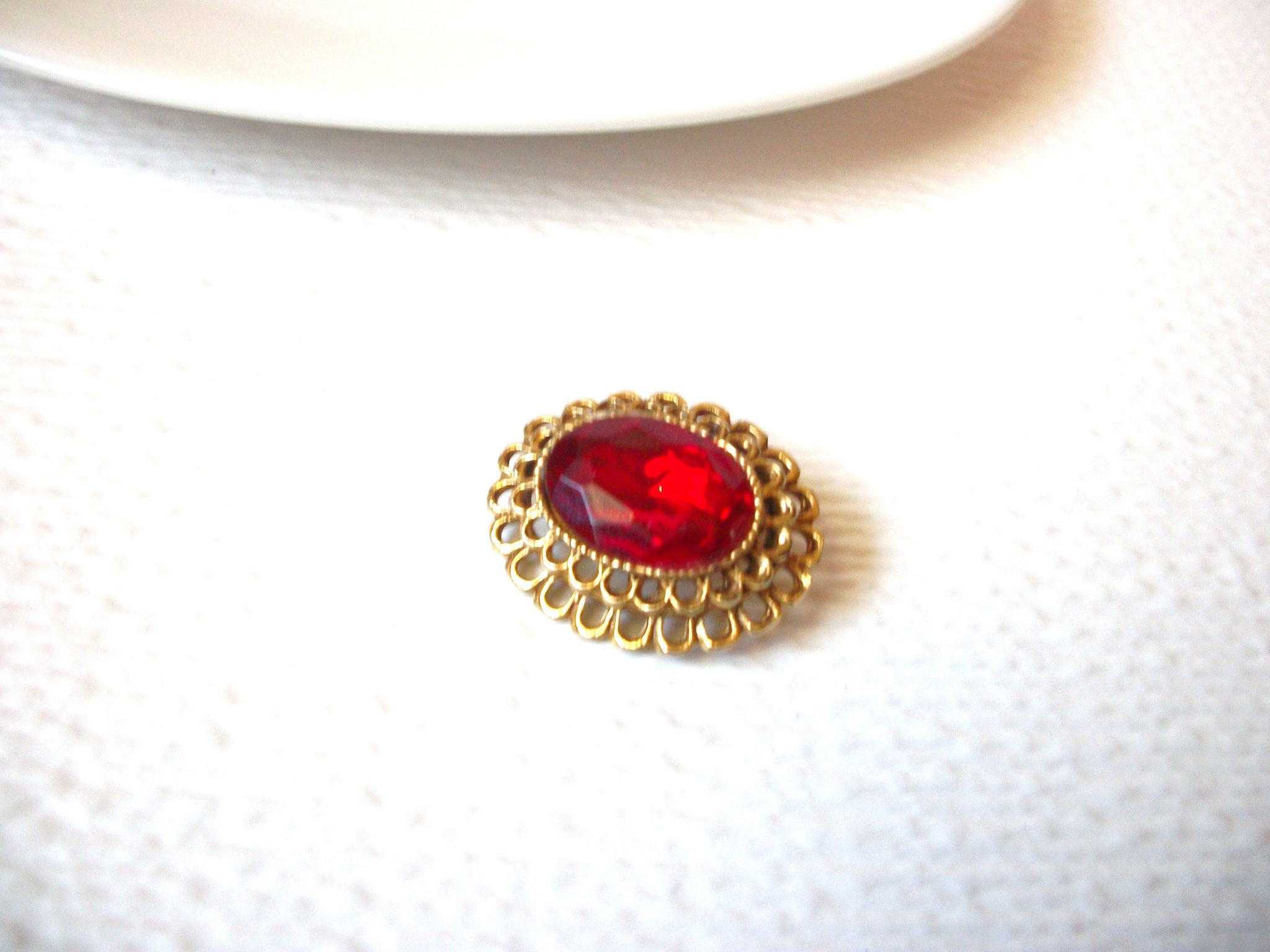 Vintage Red Glass Brooch Pin 72518