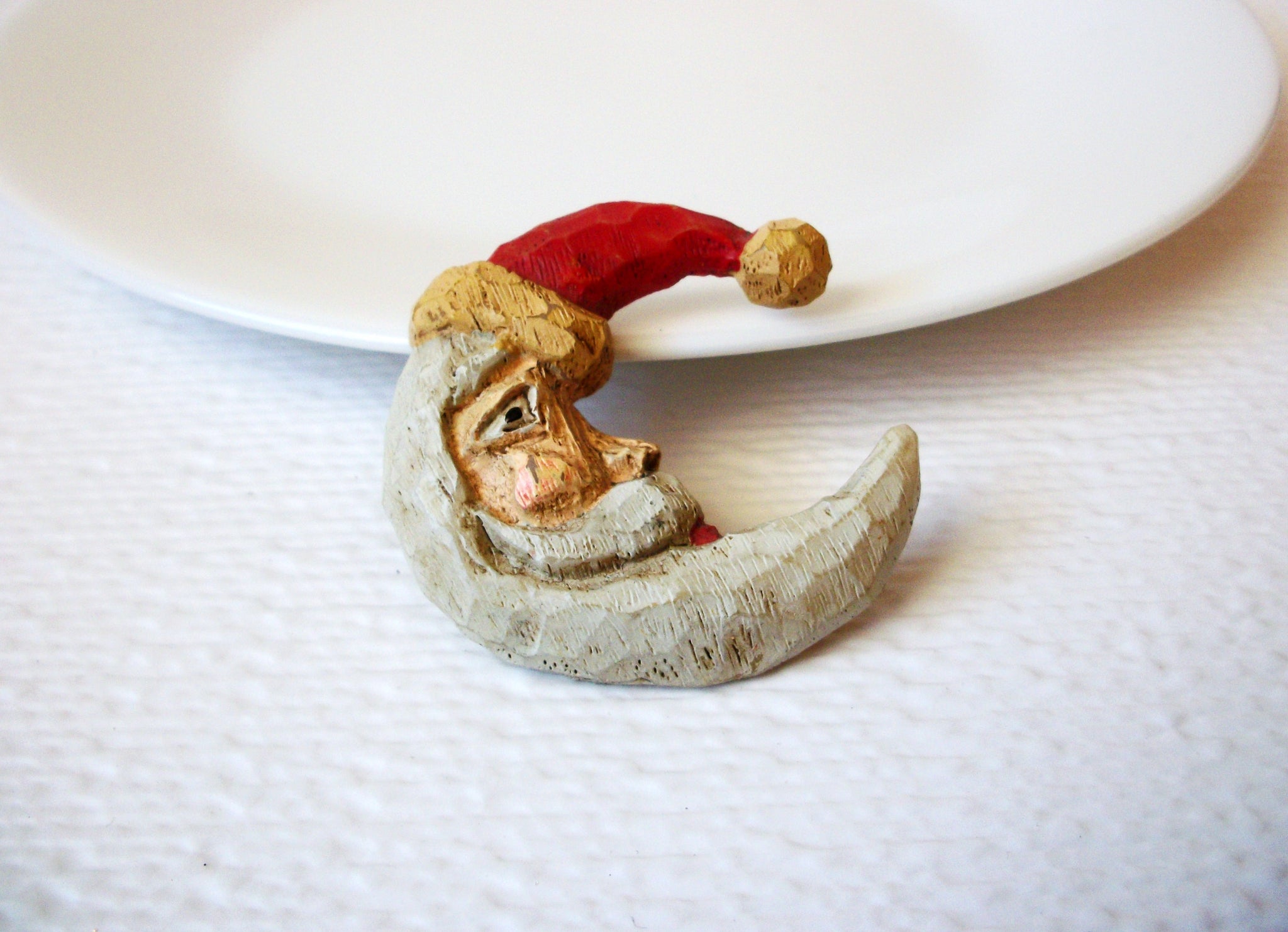 Vintage Hand Molded Weathered Face Santa Brooch Pin 102120