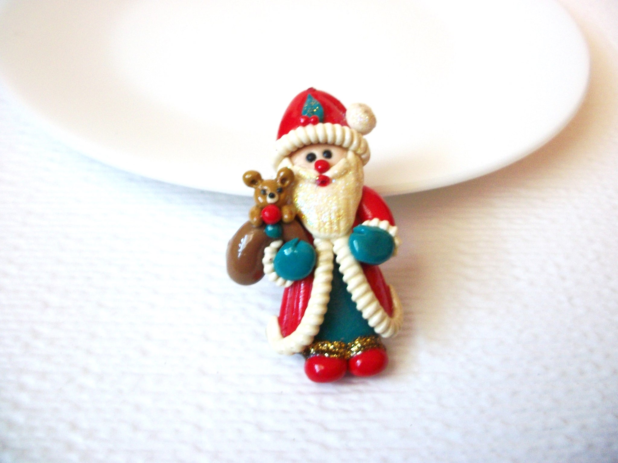 Vintage Hand Molded Santa Brooch Pin 102120