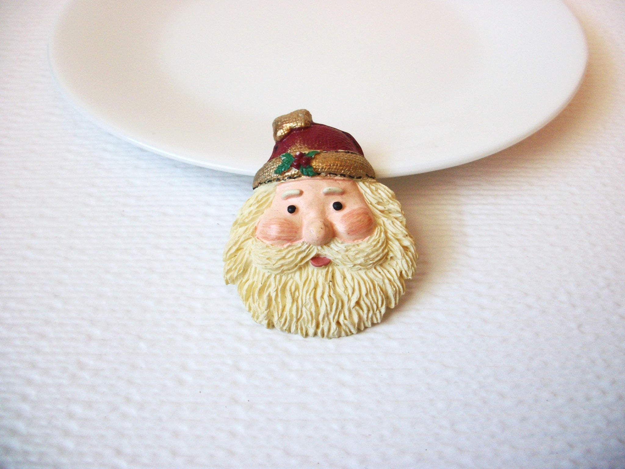 Vintage Hand Molded Santa Brooch Pin 102120