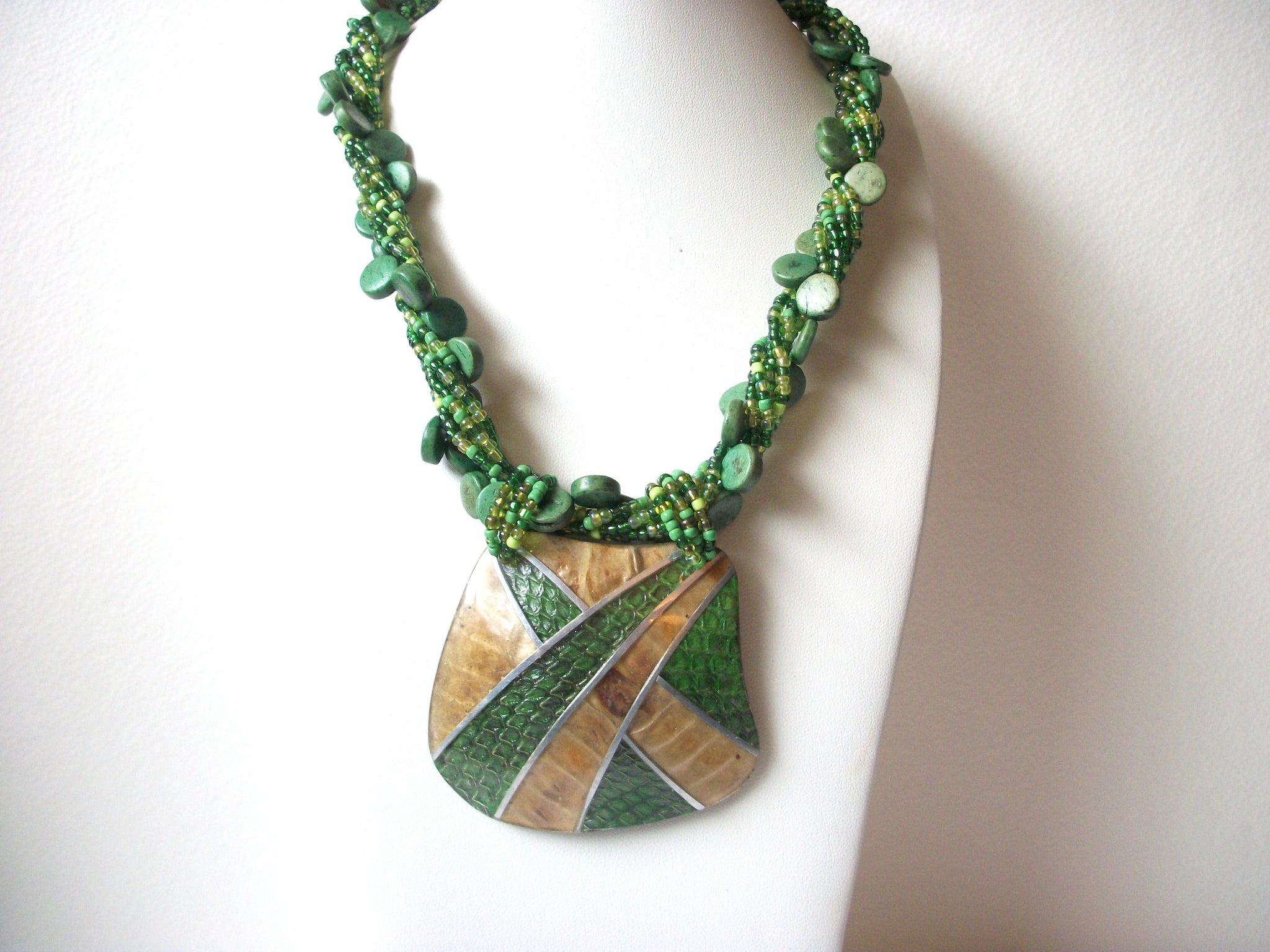 Retro Green Glass Wood Necklace 102620