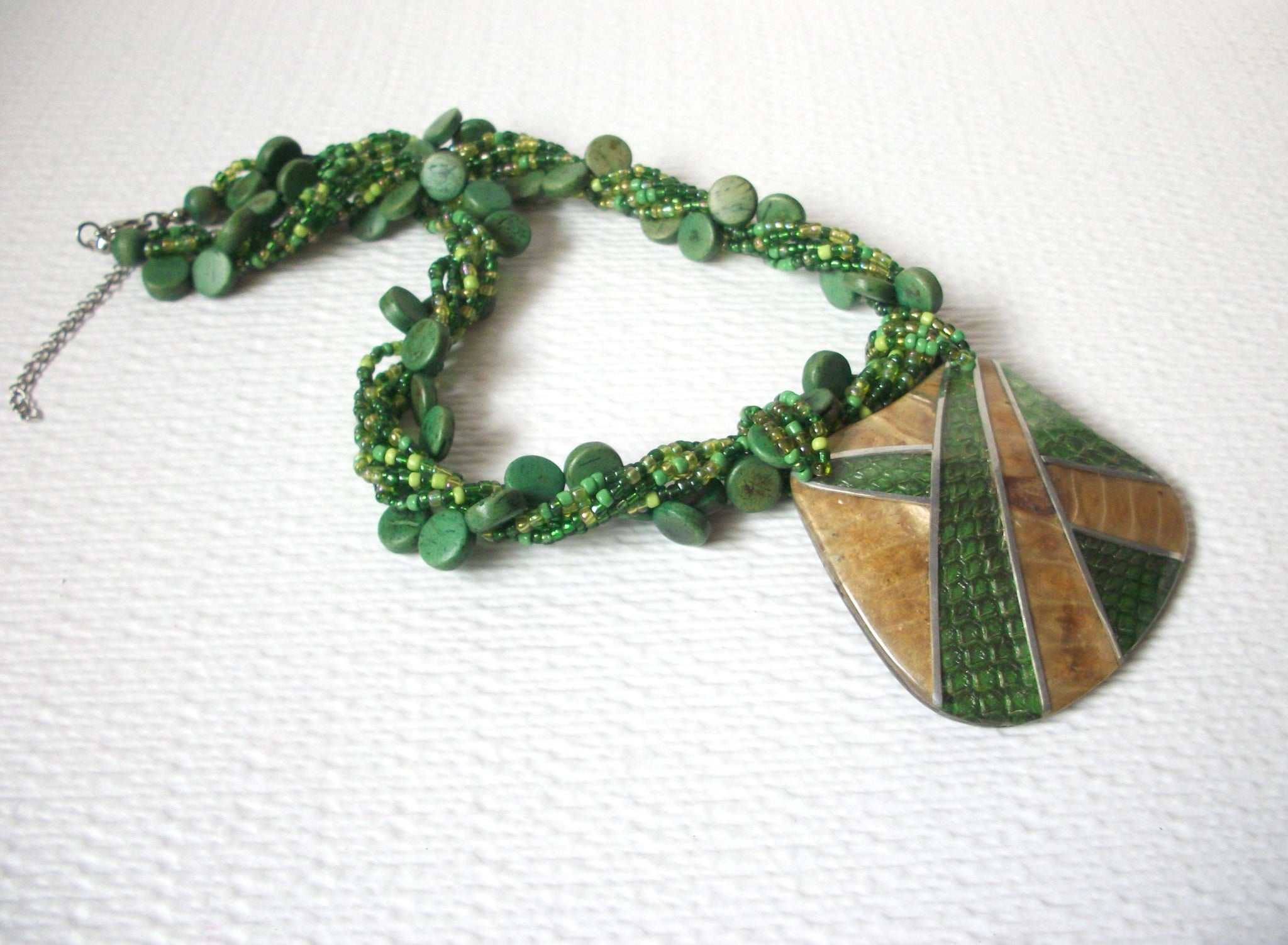 Retro Green Glass Wood Necklace 102620