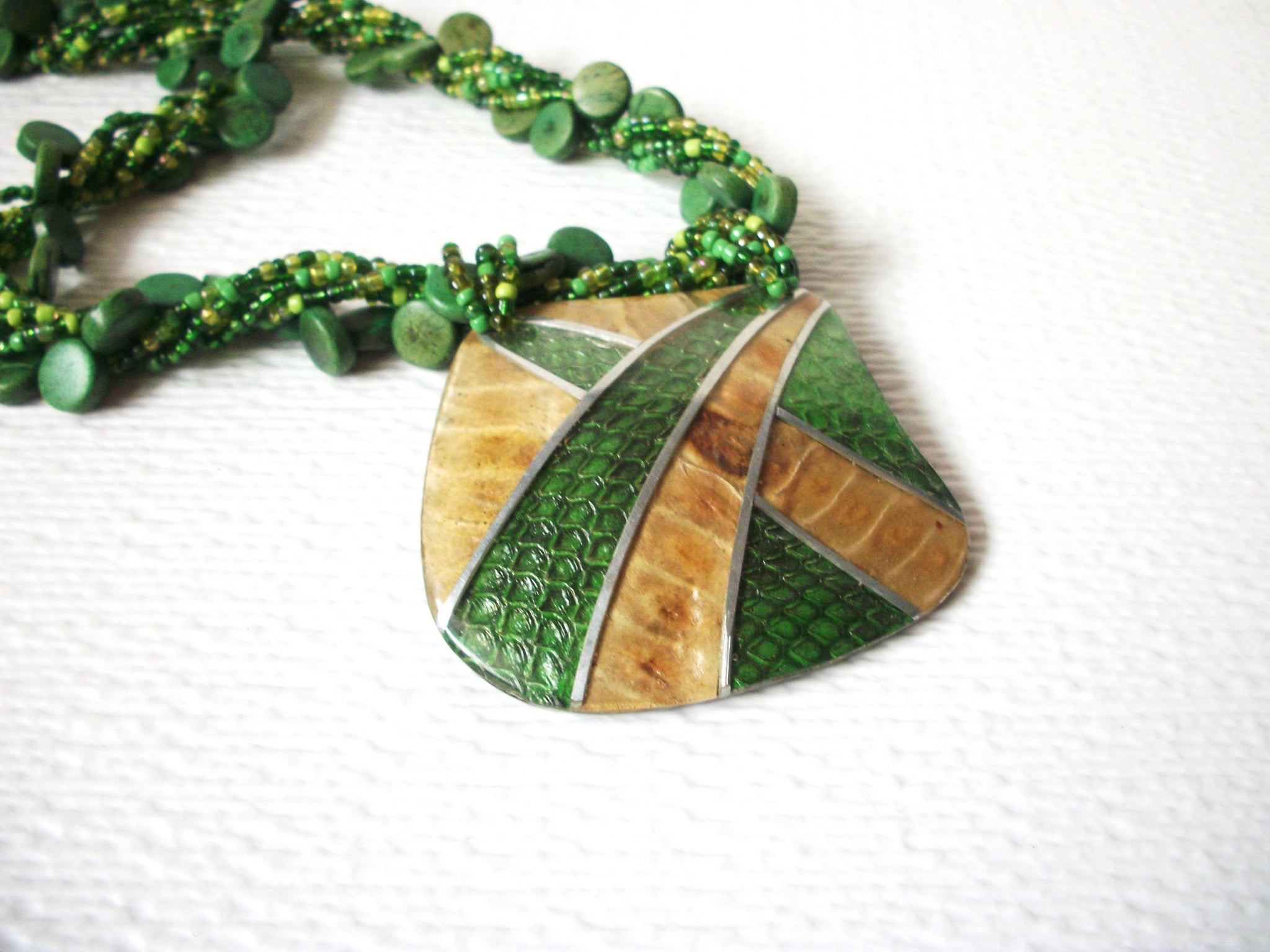 Retro Green Glass Wood Necklace 102620