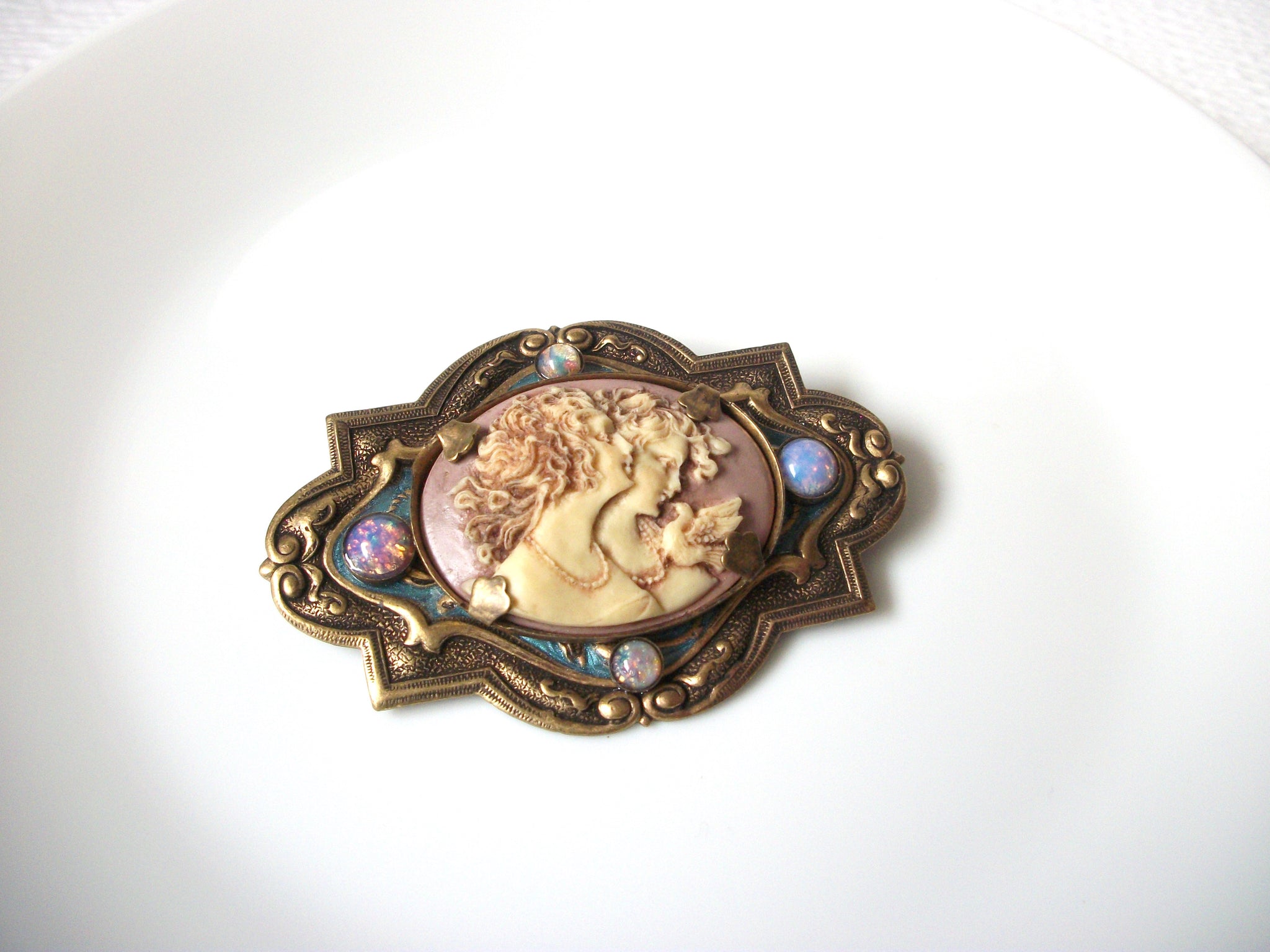 Vintage 1950s Sister Love Carved Shell Opal Brooch Pin 102620