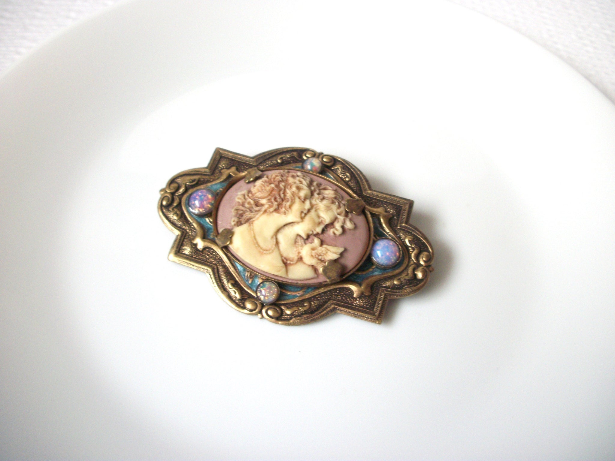 Vintage 1950s Sister Love Carved Shell Opal Brooch Pin 102620