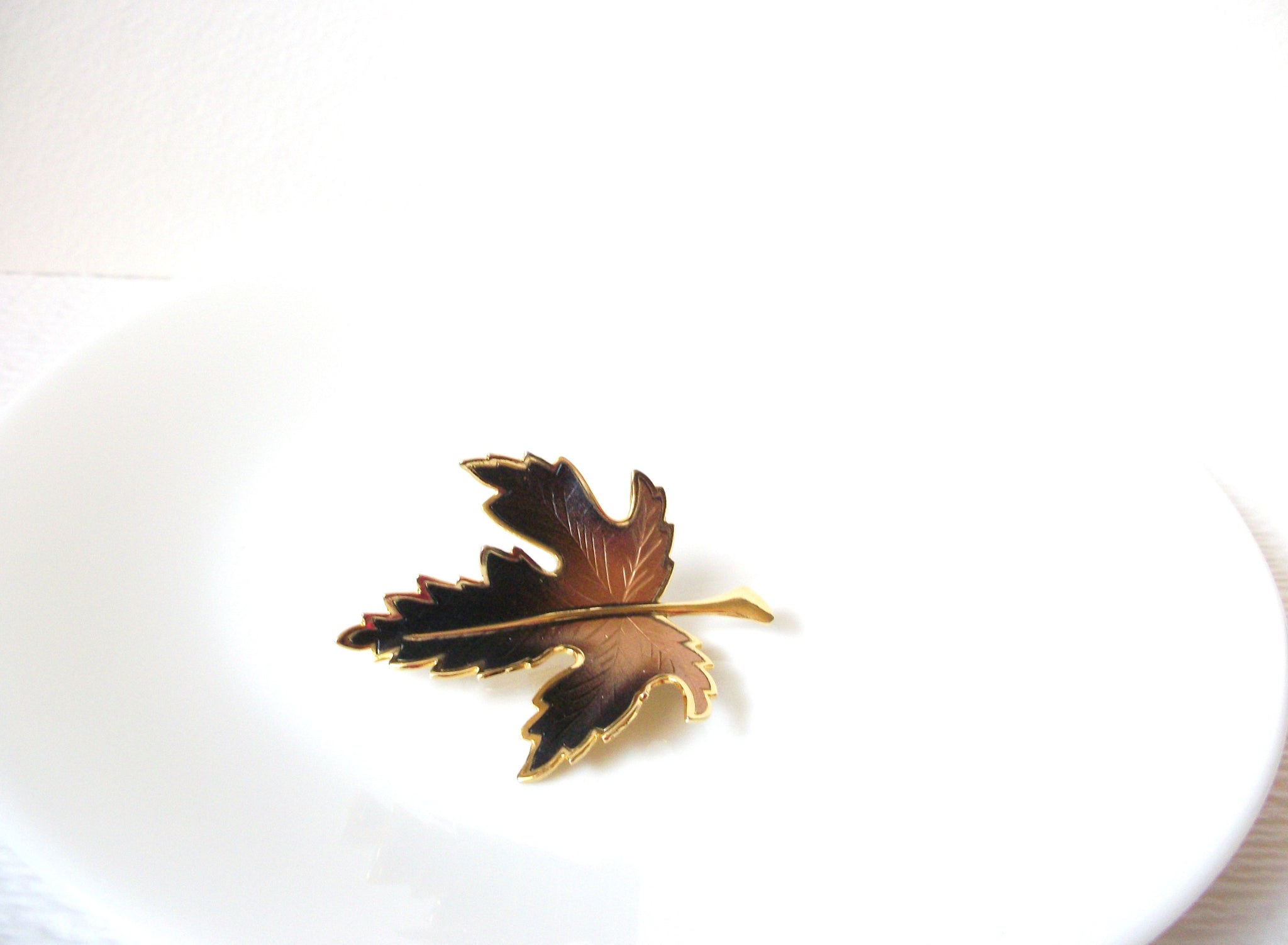 Vintage Enameled Maple Leaf Brooch Pin 102720