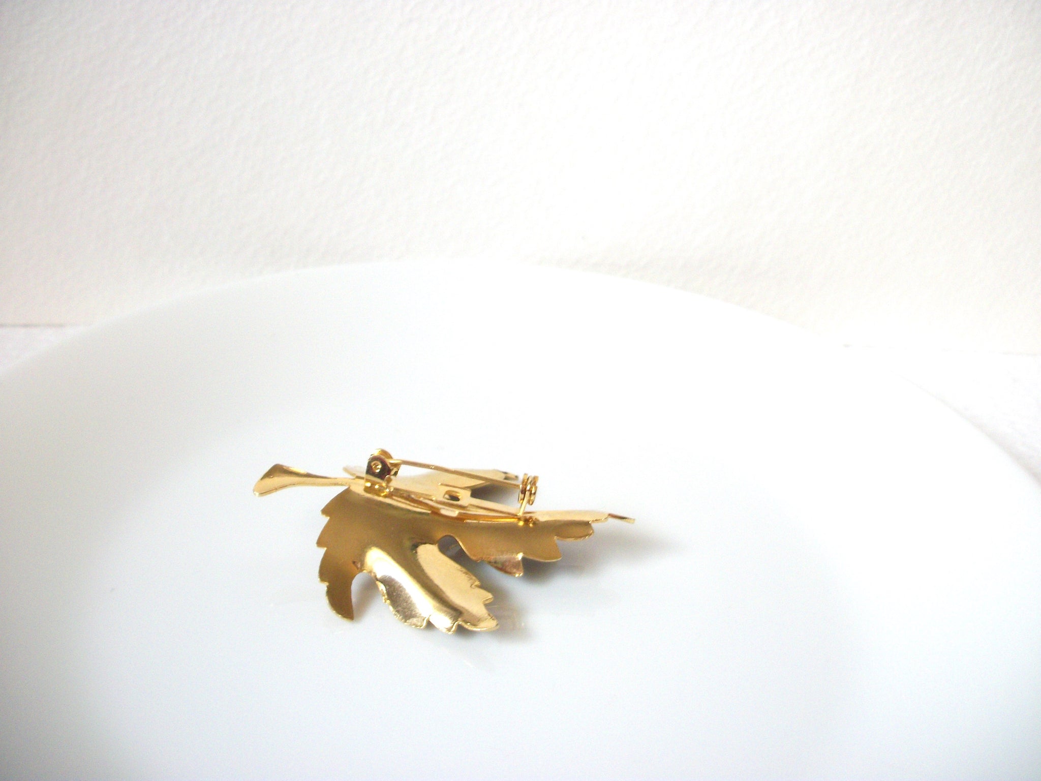 Vintage Enameled Maple Leaf Brooch Pin 102720