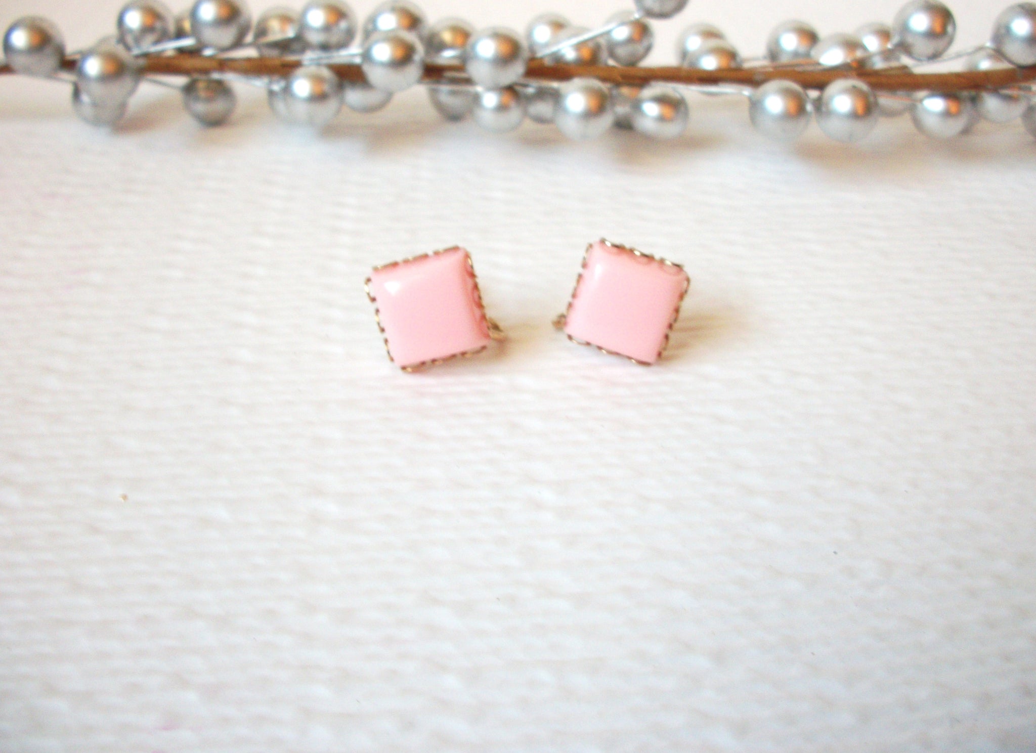 1950s Vintage Pale Pink Thermoset Screw Back Earrings 102920