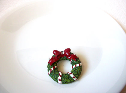 Vintage Hand Painted Resin Wreath Brooch Pin 103020