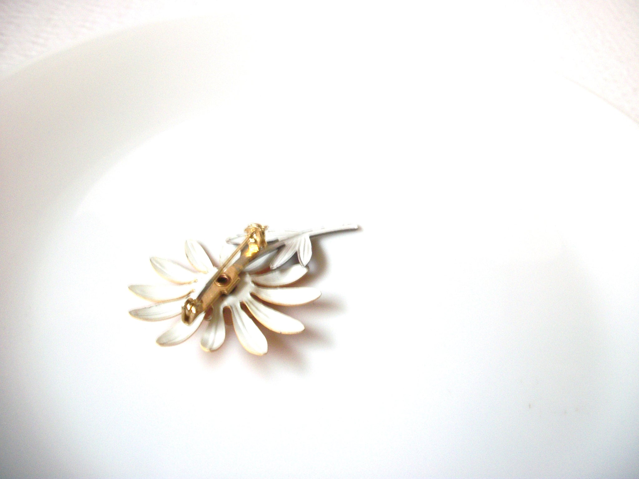 Vintage Enameled Flower Brooch Pin 110120