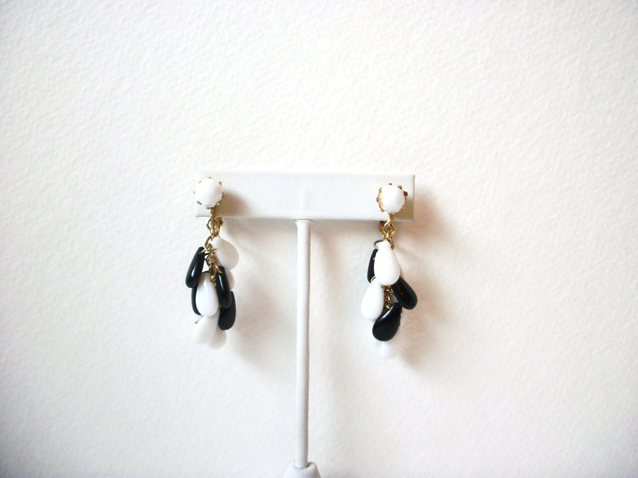 Vintage HONGKONG Black White Earrings 110220