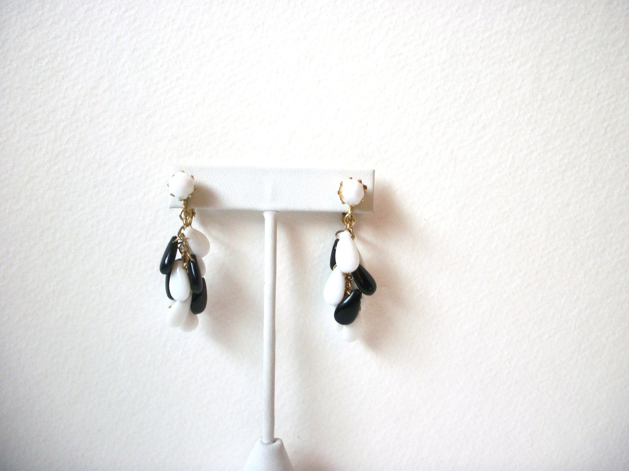 Vintage HONGKONG Black White Earrings 110220