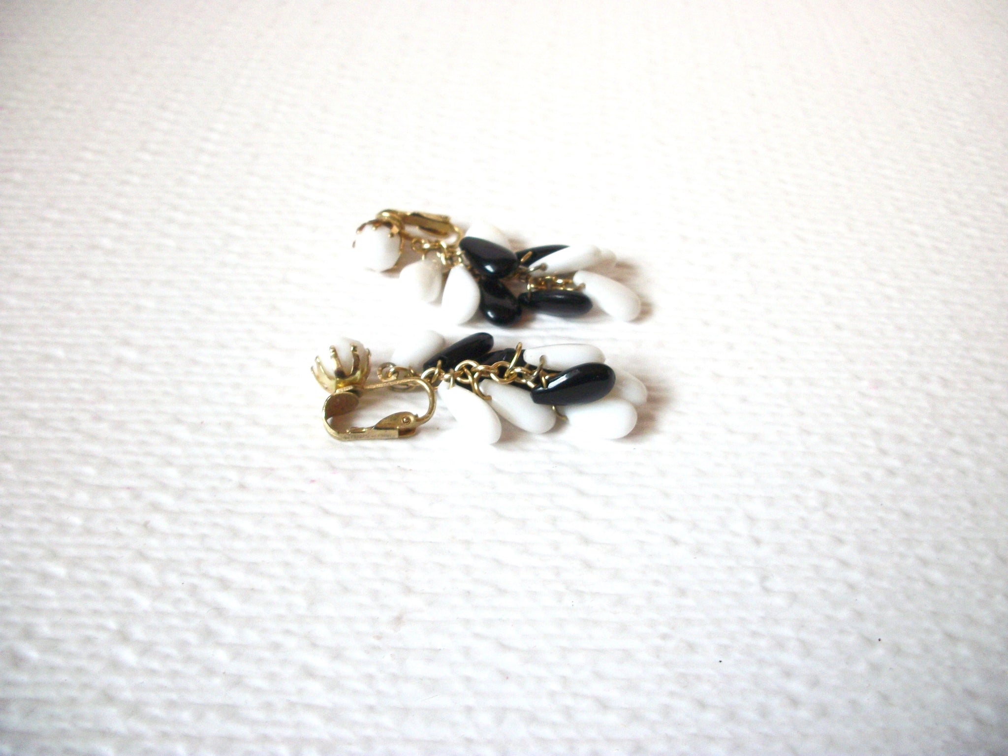 Vintage HONGKONG Black White Earrings 110220