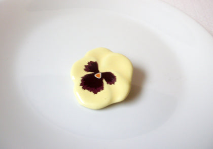 Vintage AVON Porcelain Pansy Flower Brooch Pin 110220