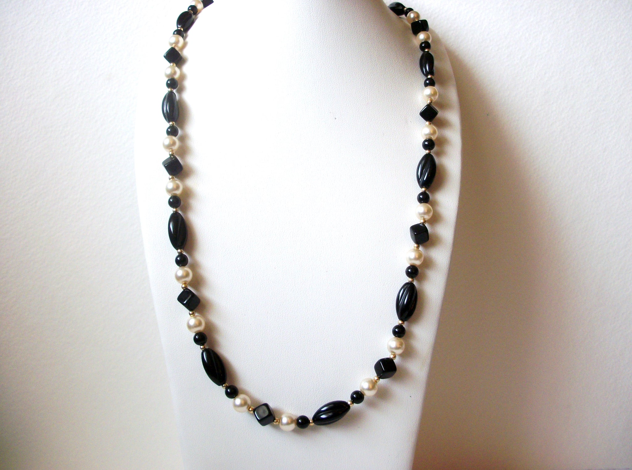 Vintage Faux Pearl Lucite Necklace 110320