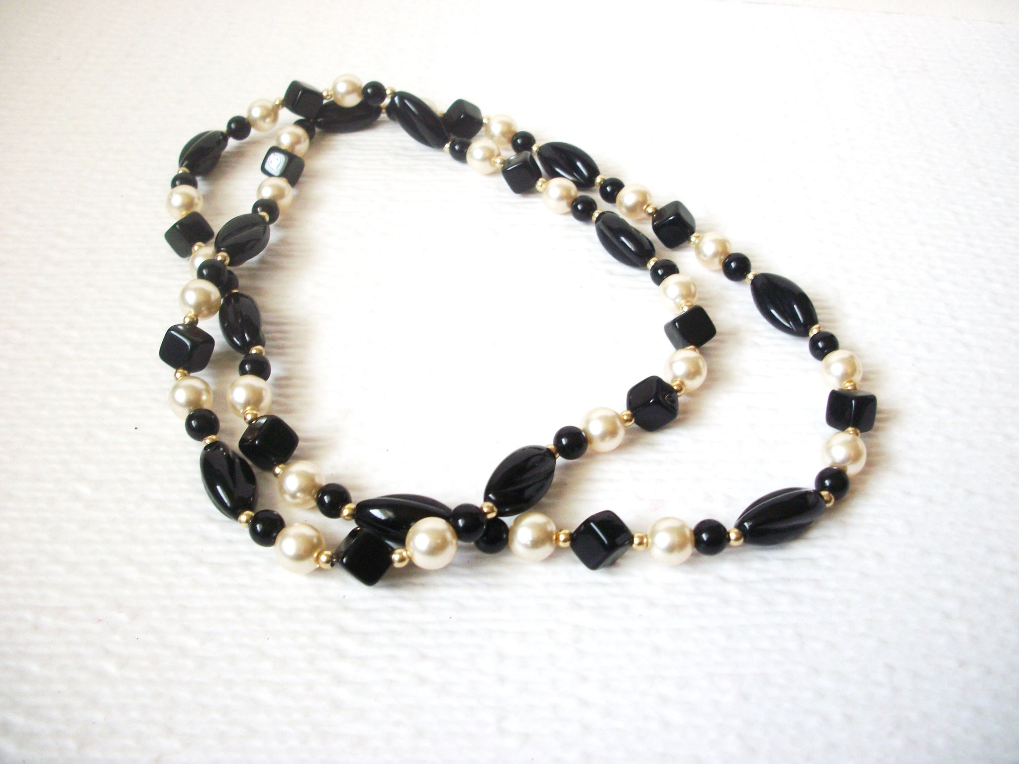 Vintage Faux Pearl Lucite Necklace 110320