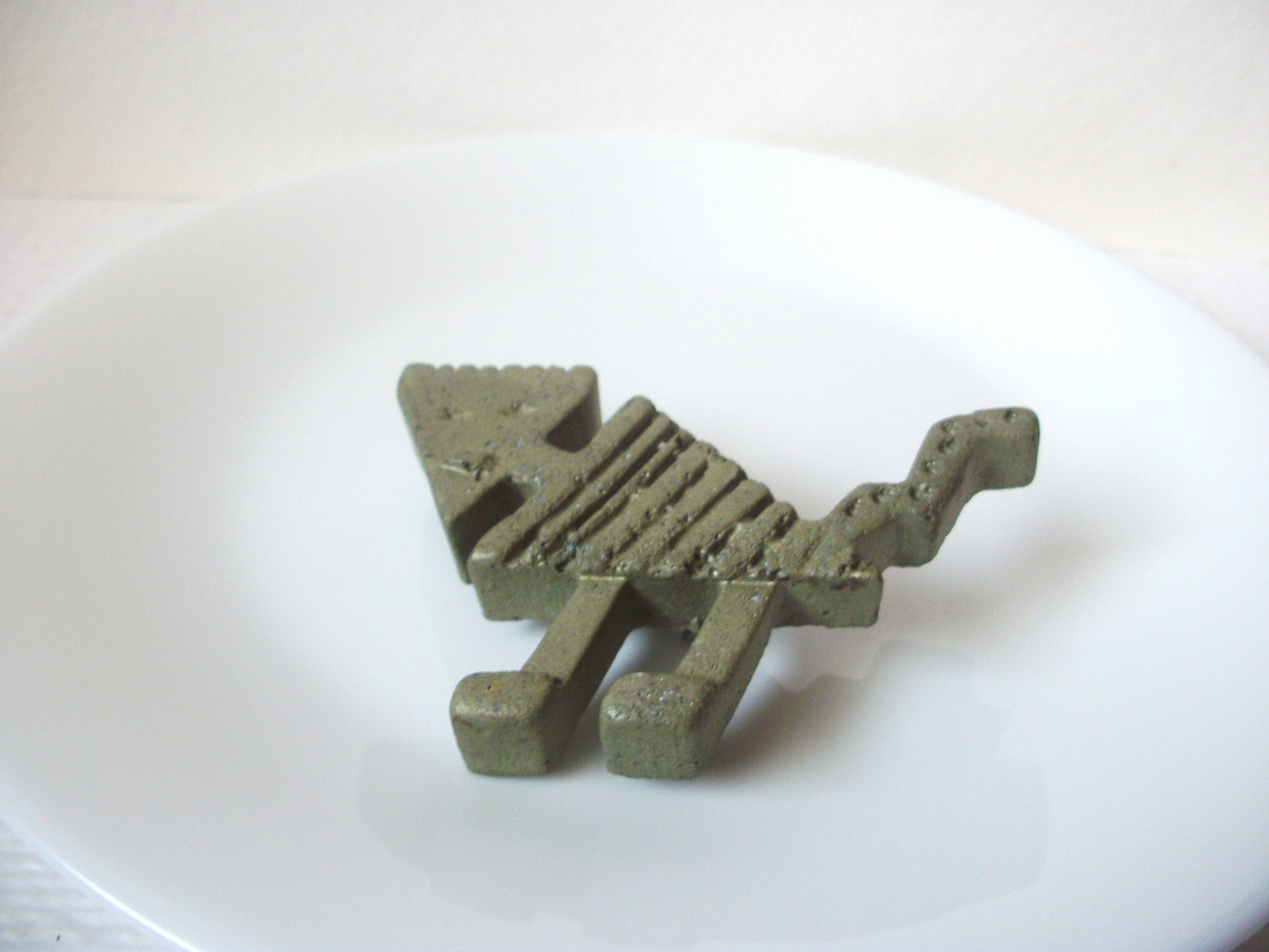 Vintage Primitive Animal Art Brooch Pin 110320