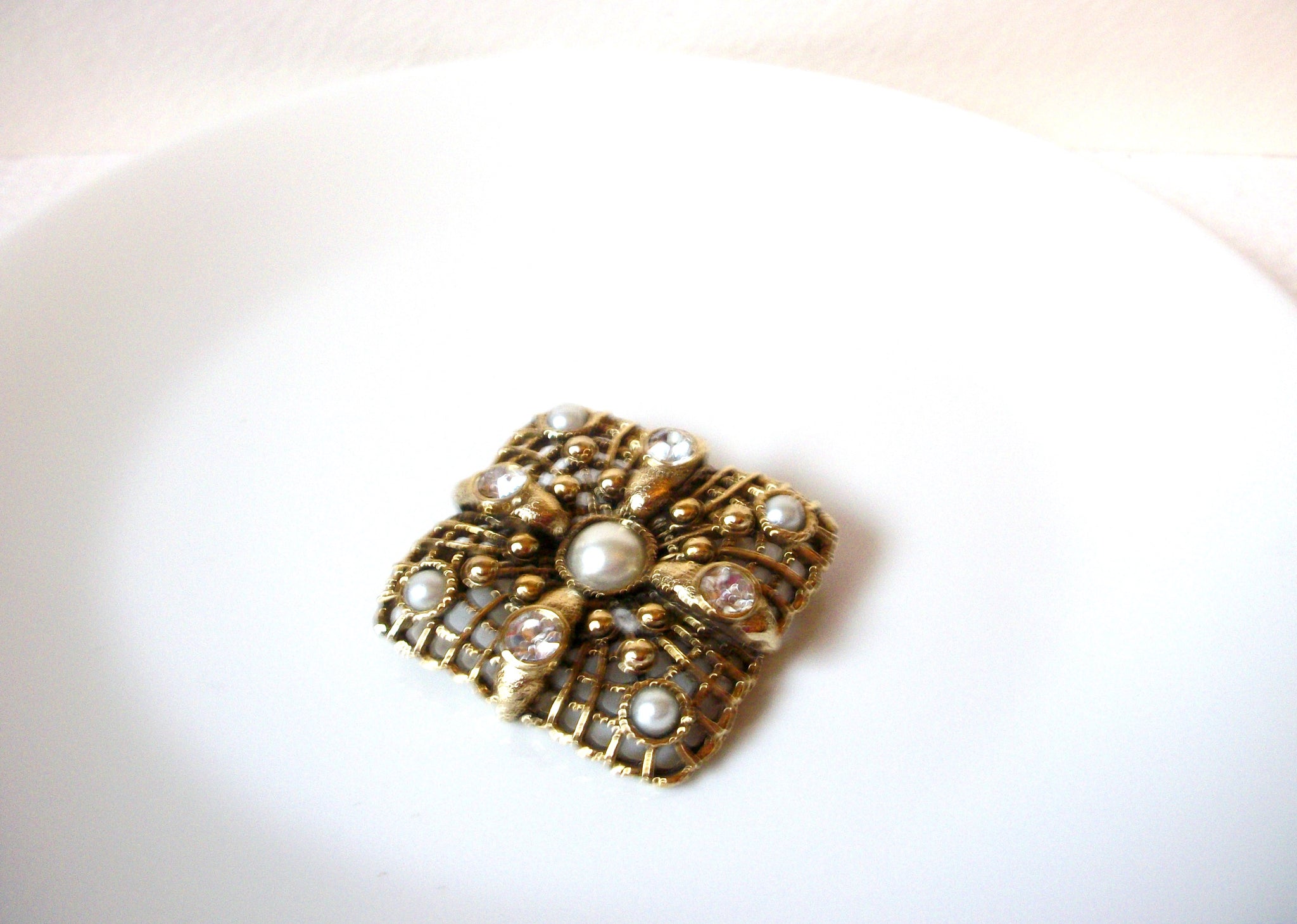 Vintage Glass Pearl Rhinestone Brooch Pin 110620