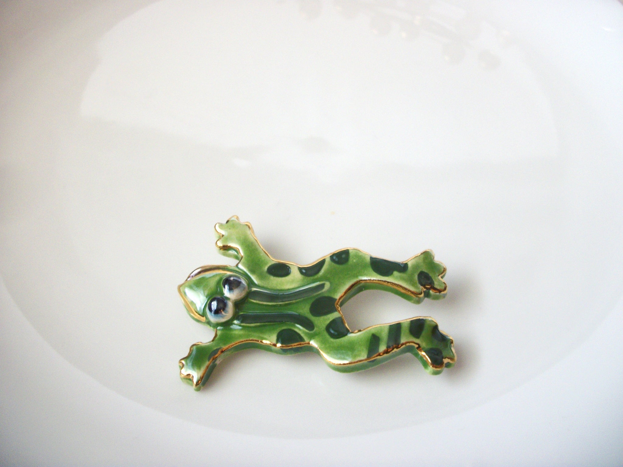 Ceramic Frog Brooch Pin 72116A