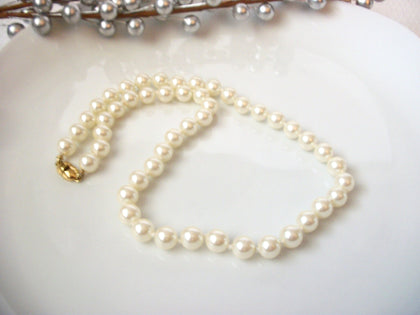 Vintage MONET Glass Pearl Necklace 72116A