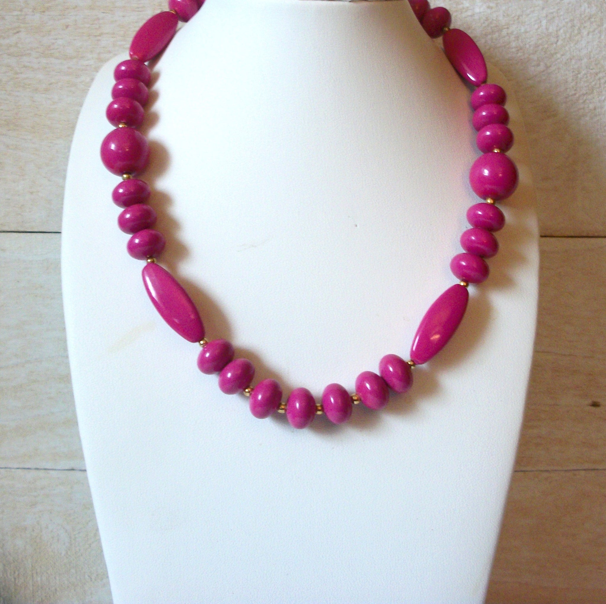 Pink Vintage Lucite Necklace 41520