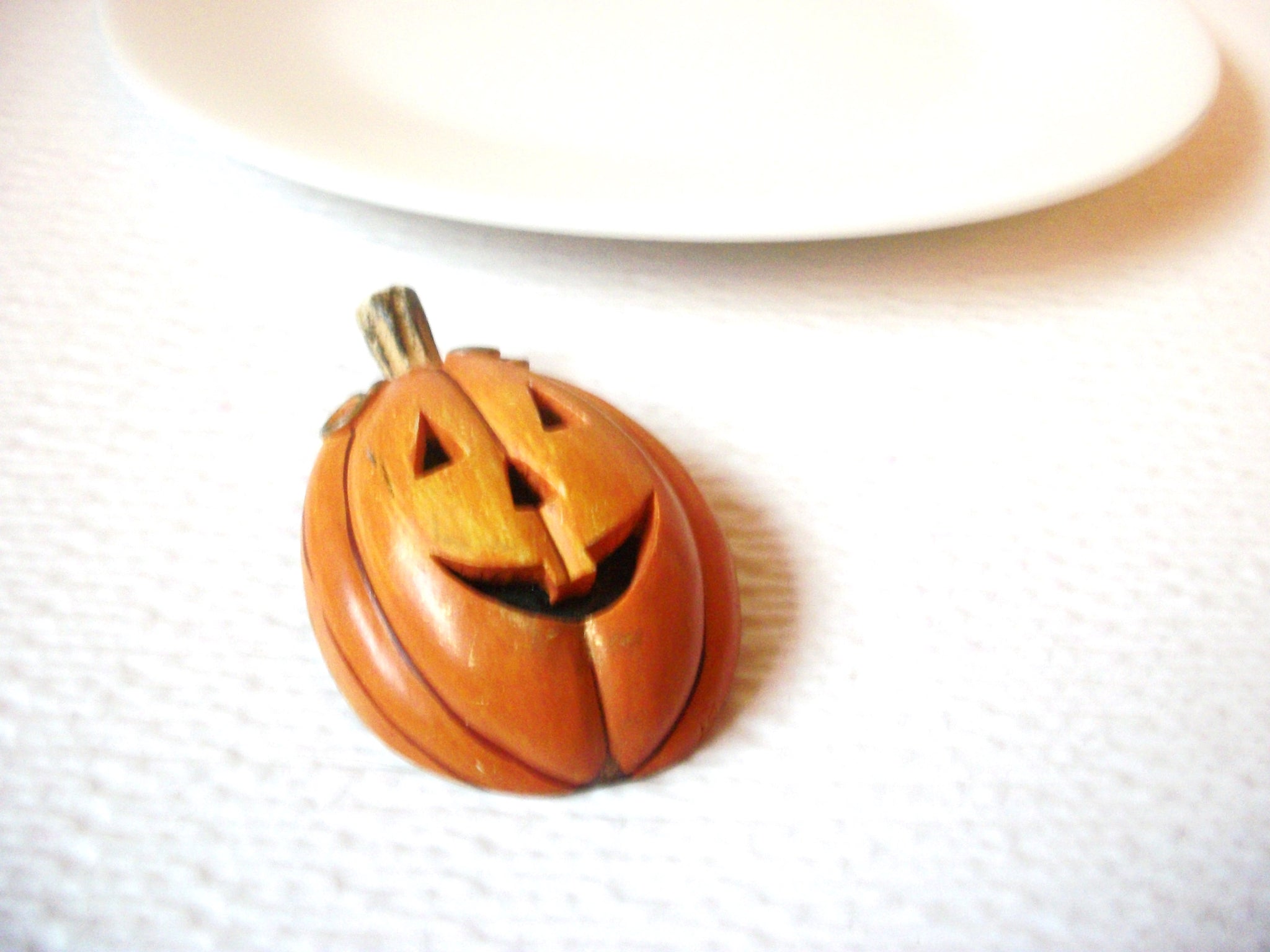 Vintage Thick Resin Pumpkin Brooch Pin 110920