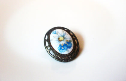Vintage 1940s Glass Flower Brooch Pin 110920