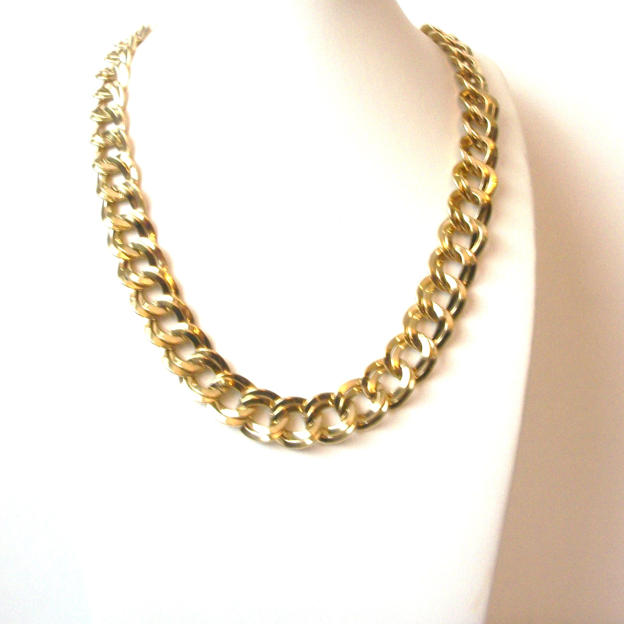 Retro Gold Toned Links Necklace 82117