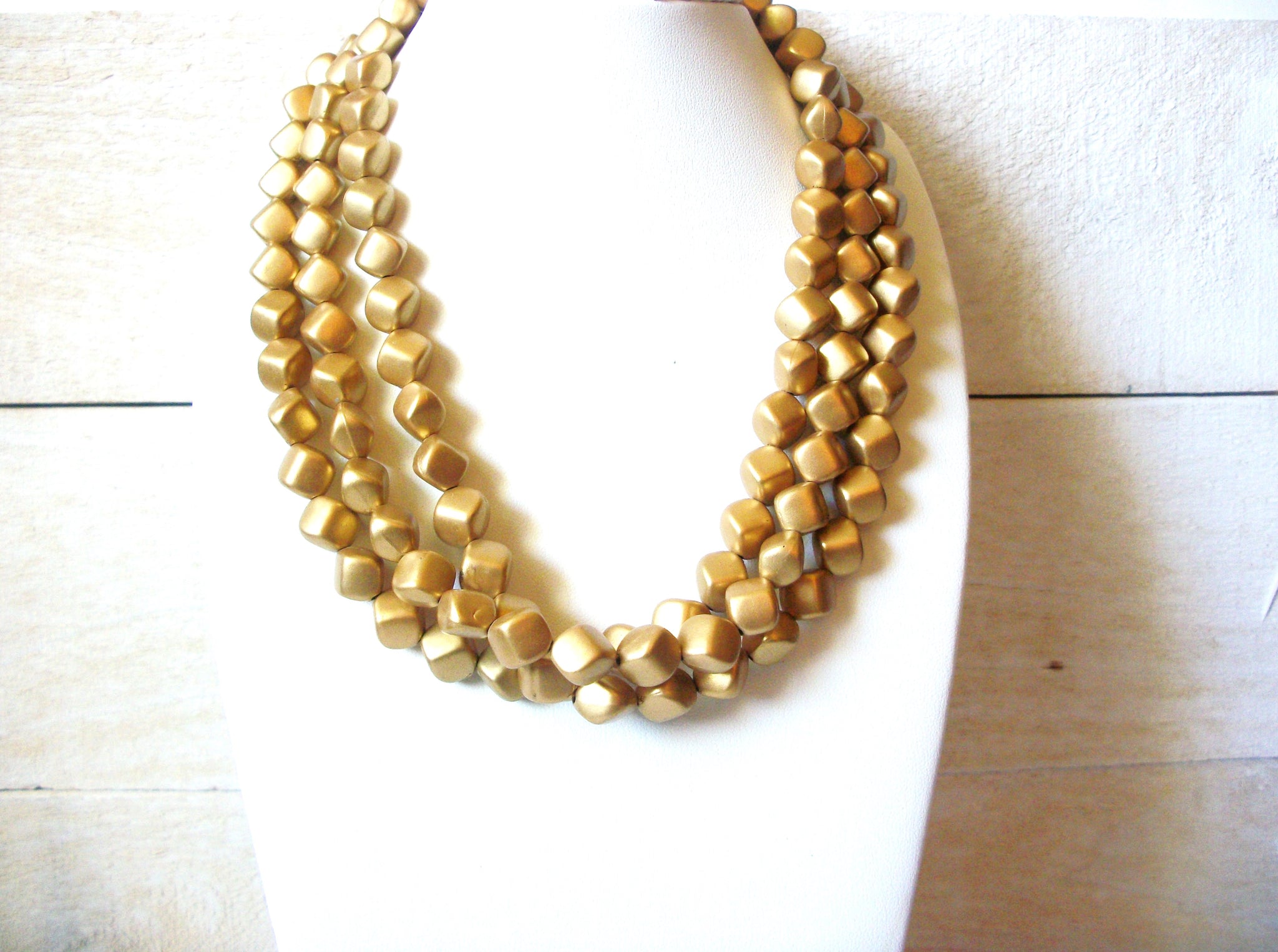 Retro Gold Toned Necklace 42420