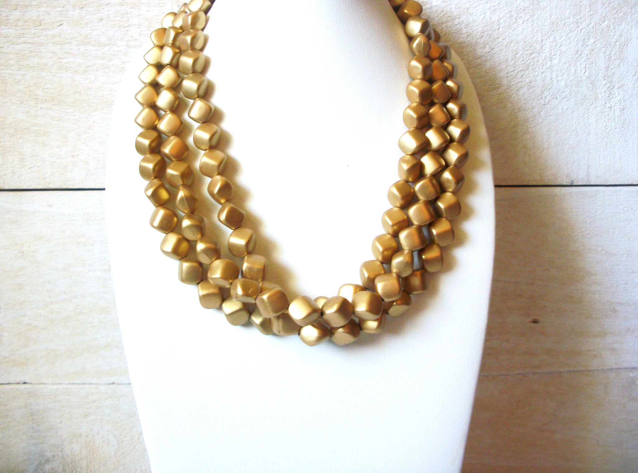 Retro Gold Toned Necklace 42420