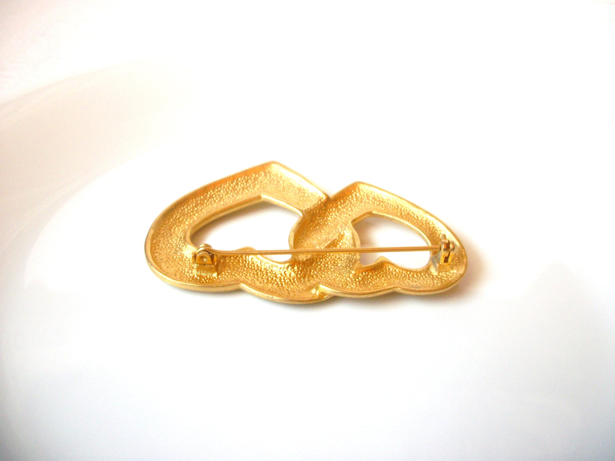 Vintage Matte Gold Hearts Brooch Pin 111120