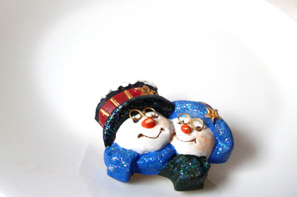 Vintage Resin Snowman Couple Brooch Pin 111220