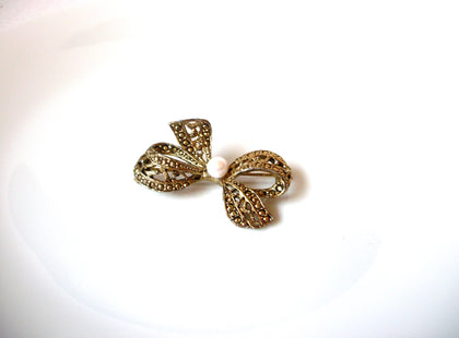 Vintage Glass Pearl Brooch Pin 111120