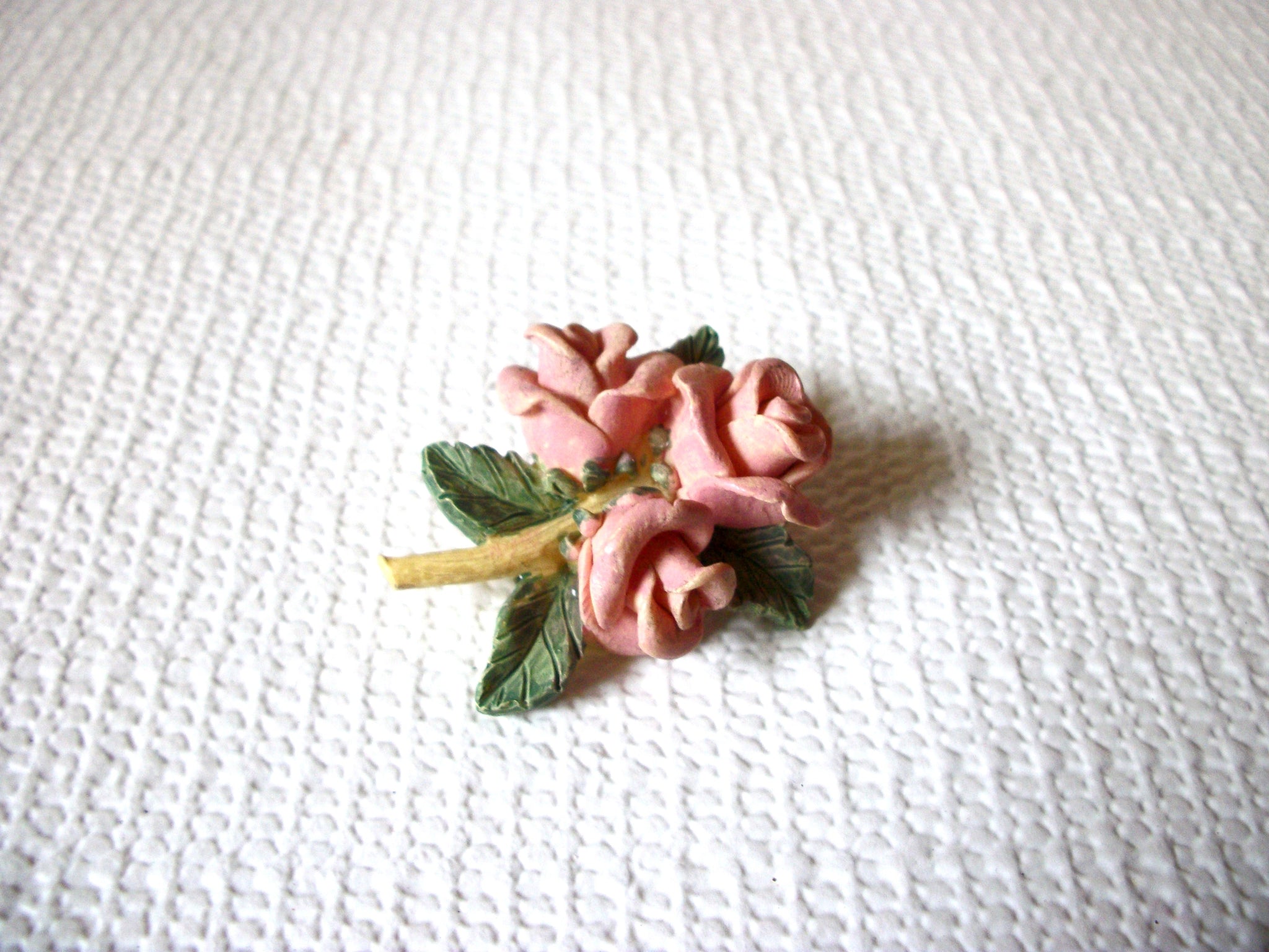 Vintage Old Plastic Rose Flower Brooch 42720