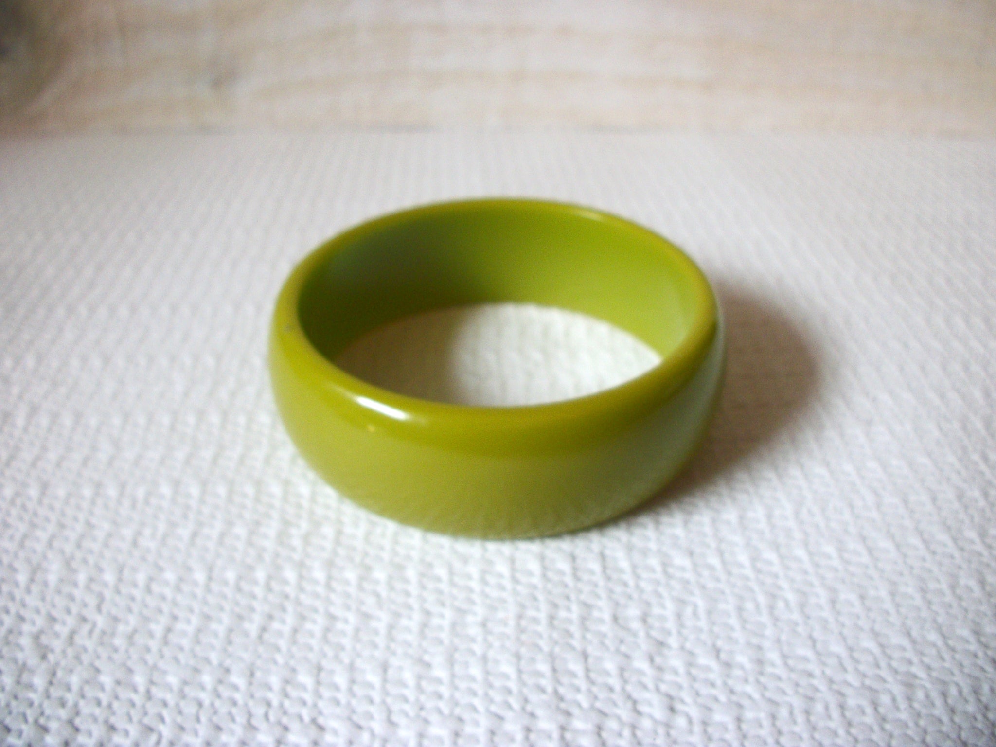 Retro Olive Lucite Bangle 42820