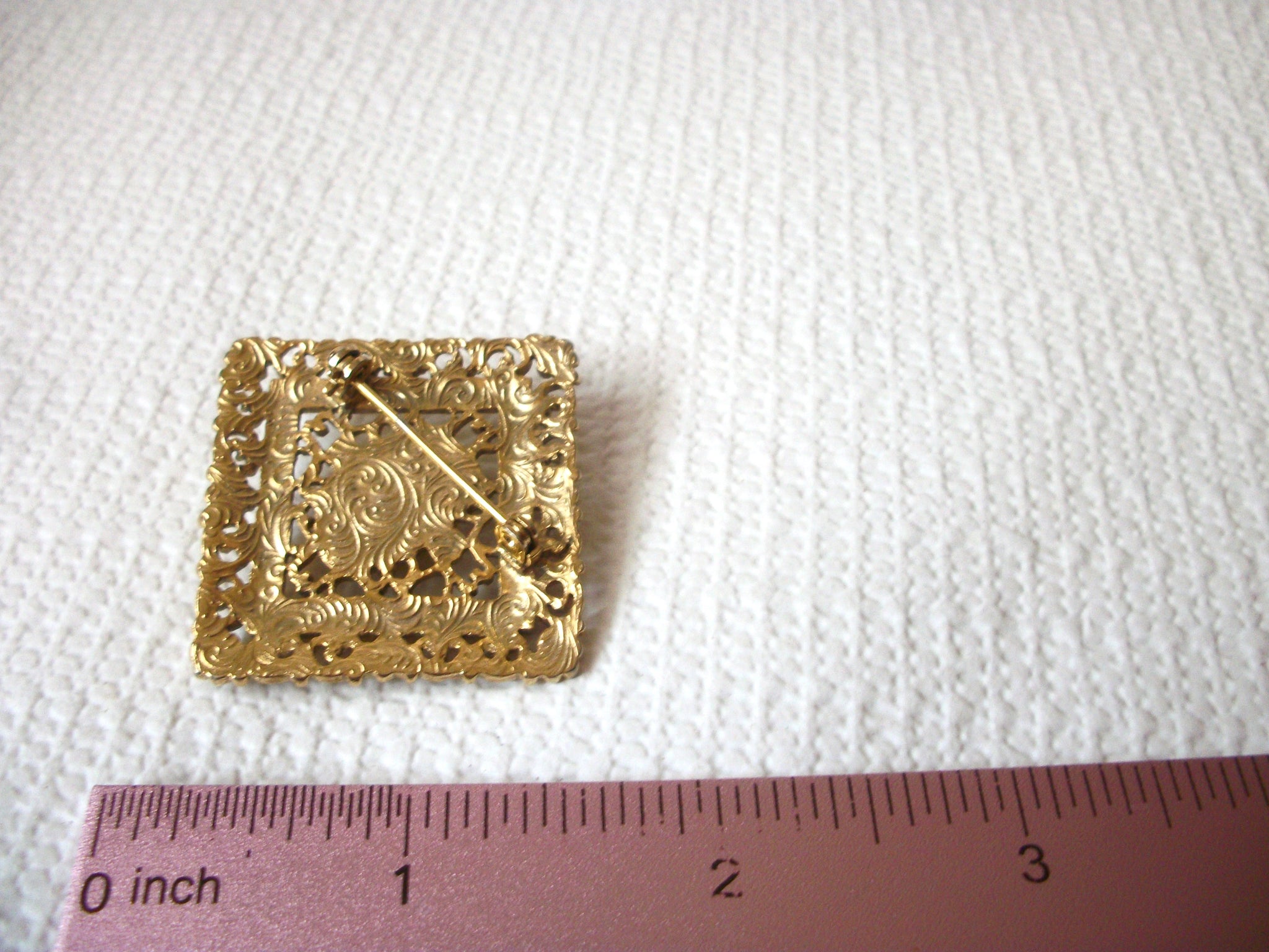Vintage Damask Gold Toned Brooch, Faux Pearl Brooch Pin 113016