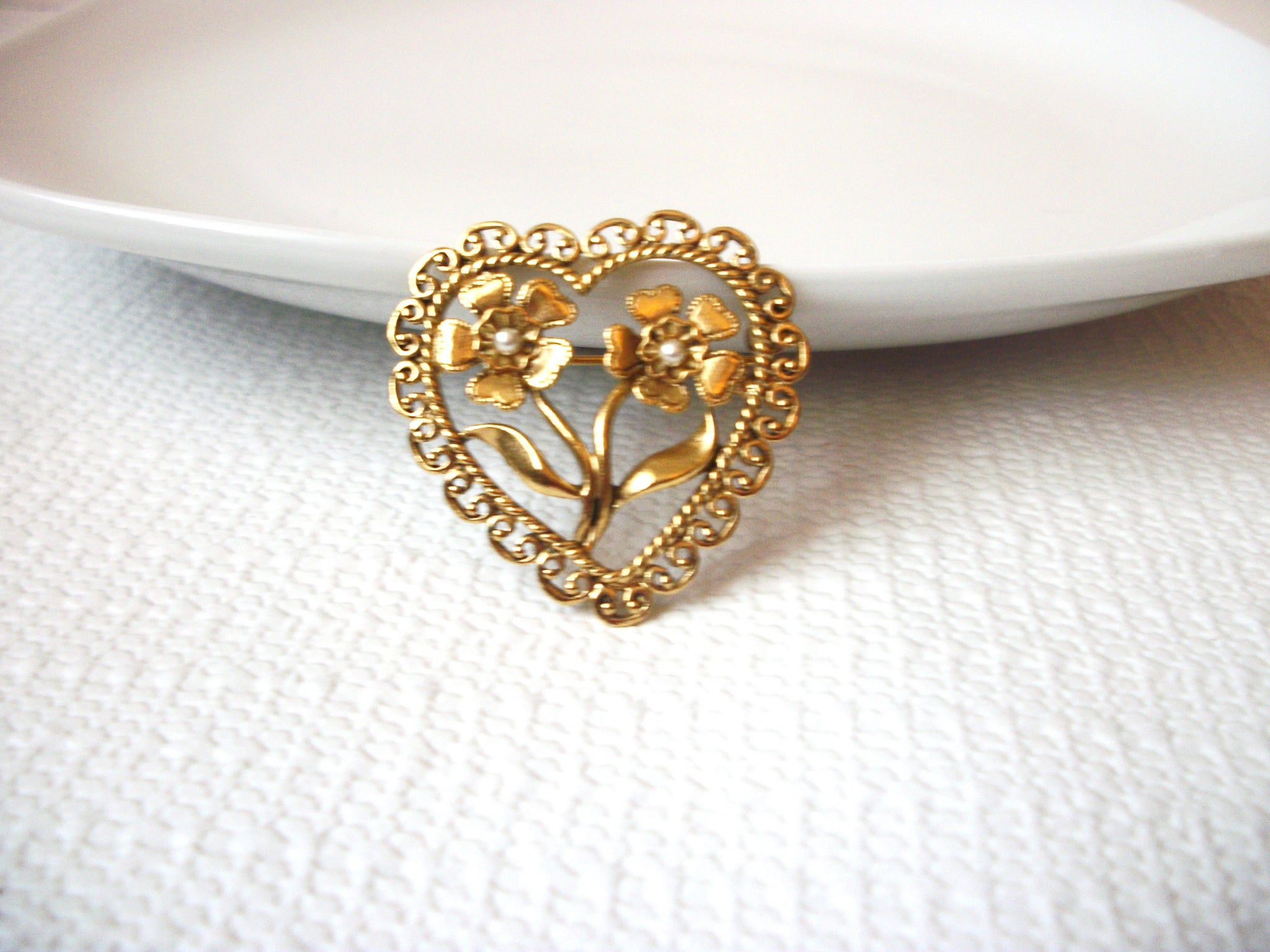Vintage Damask Gold Toned Brooch, Faux Pearl Heart Brooch Pin 113016