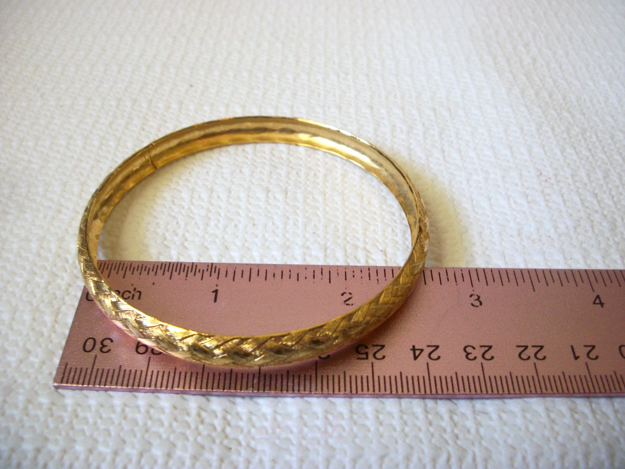 Retro 1980s Gold Tone Bangle Bracelet 50120