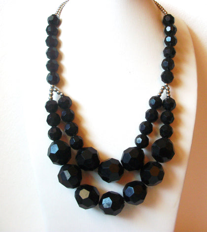 Retro 1970s Black Necklace 111320